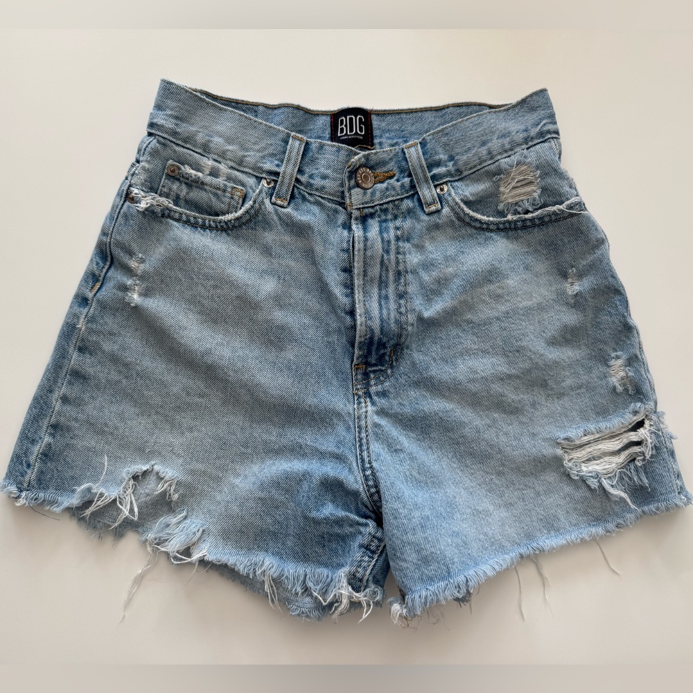 BDG Urban Outfitters Women’s A Line Jean Shorts Size 26 Light Blue Distressed - Picture 1 of 5